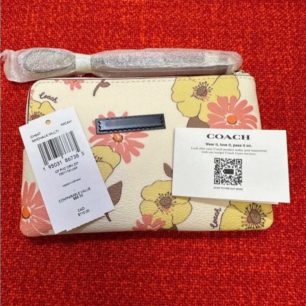 ❤️❤️❤️Coach Authentic Corner zip wallet/wristlet with Floral cluster print ❤️❤️ - Picture 4 of 6